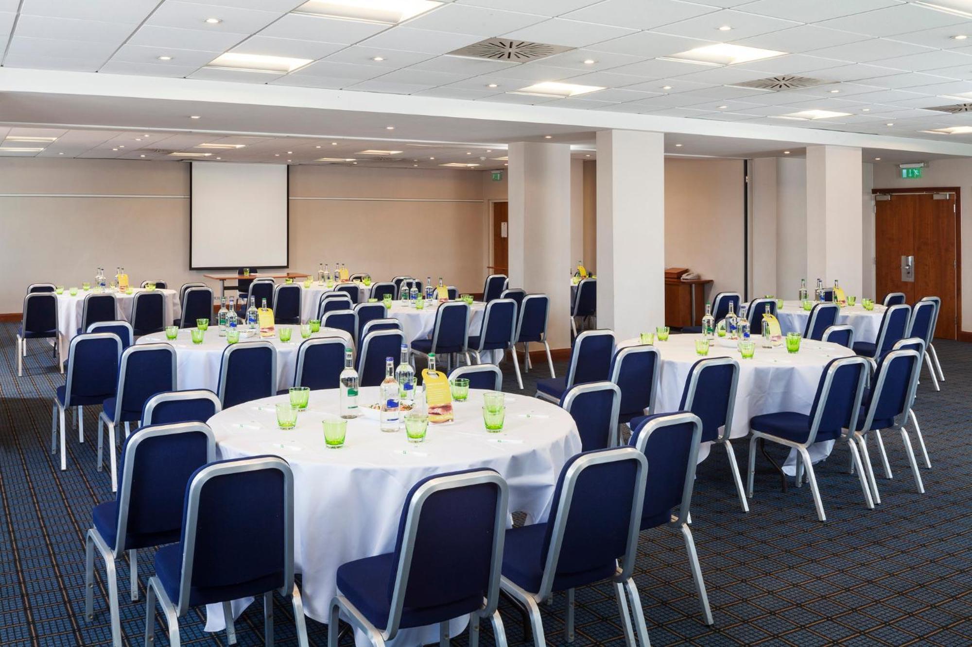 Holiday Inn Cardiff City Centre By Ihg Exterior foto